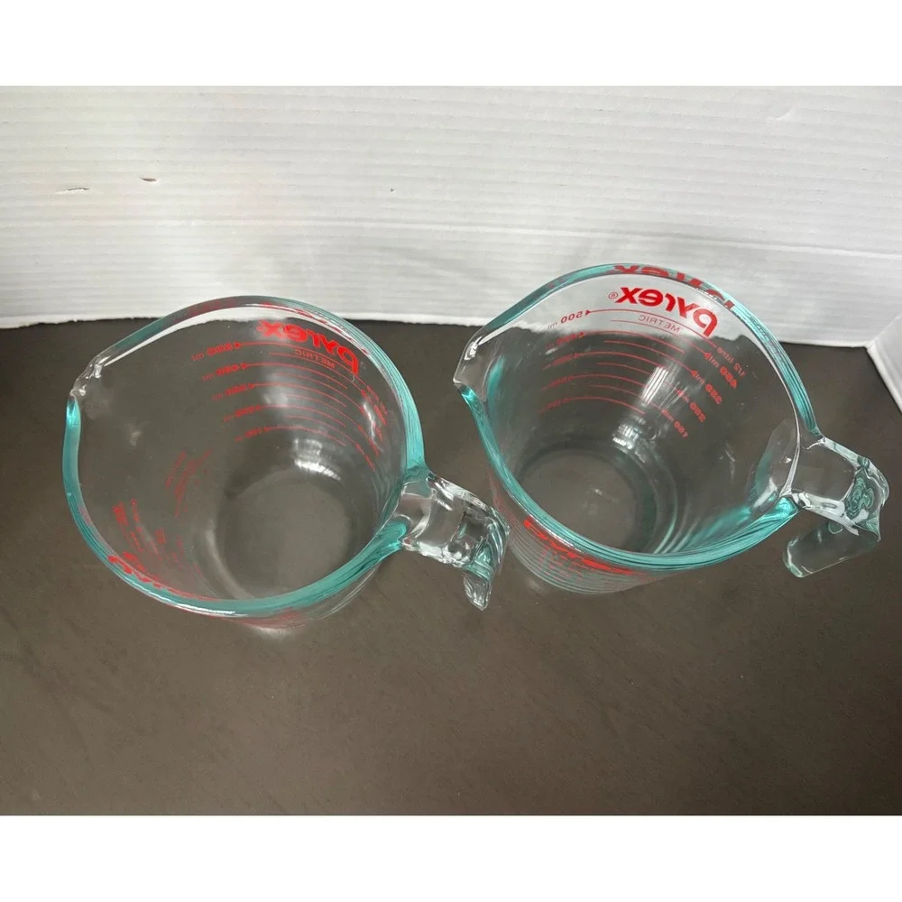 Pyrex Glass Measuring Cup Set 2 Cup 16 oz Red Lettering Clear Glass Lot of 2